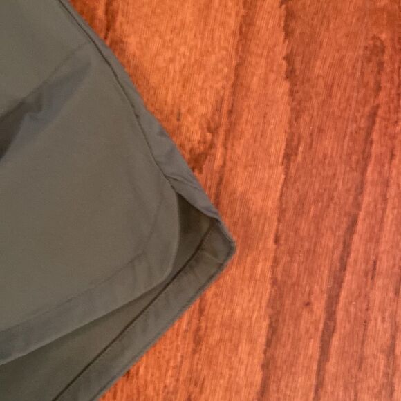 NWT Mountain Khakis green shorts 10 - water repellent, classic fit - Picture 9 of 13